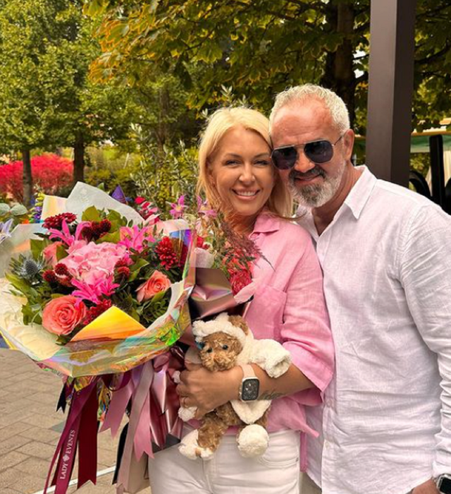Cine sunt, de fapt, „socrii” Alexiei Eram, fiica Andreei Esca. Părinții lui Mario Fresh nu mai locuiesc în România