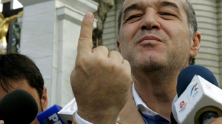 VIDEO Becali, Donald Trump de Romania!1.000 de euro costa o noapte la hotelul lui construit langa o biserica placata cu aur