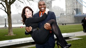Nadia, in bratele lui lui Carl Lewis la Londra