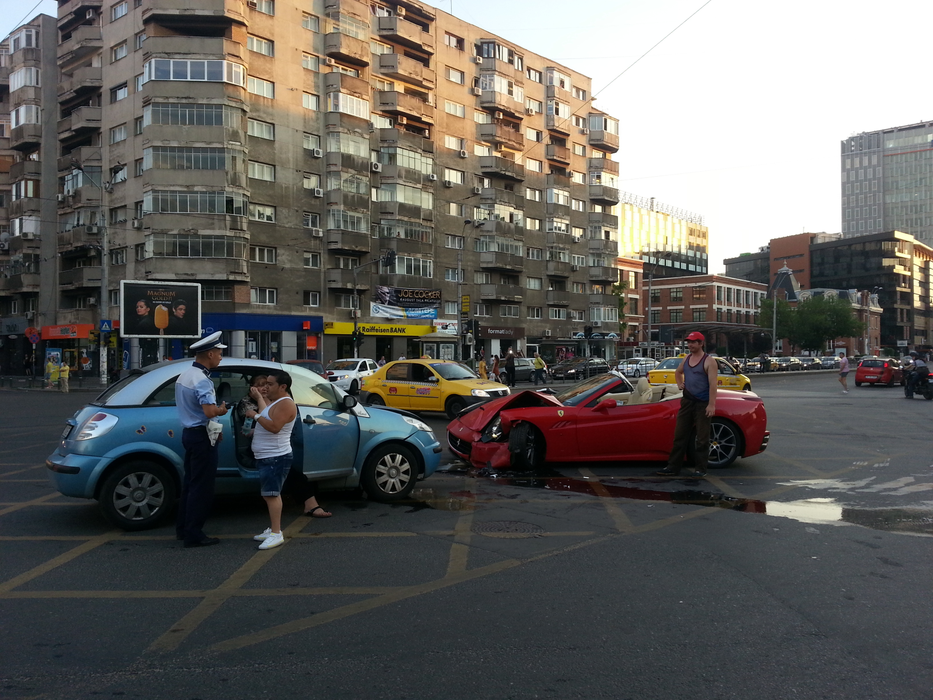 Momentul în care Adrian Minune și-a distrus bolidul într-un accident rutier în București