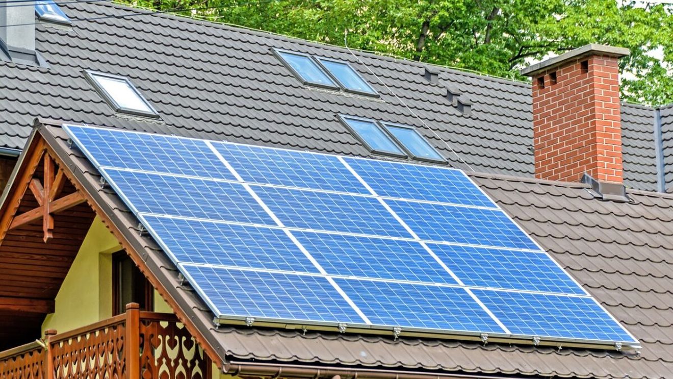 Dosar panouri fotovoltaice 2025. Ce acte trebuie să depui pentru a beneficia de subvenții, până la 31 martie