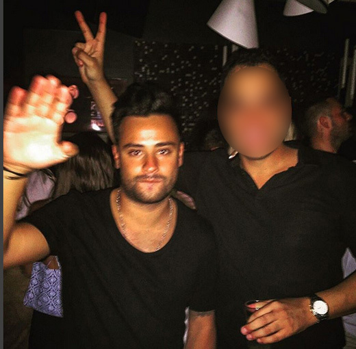Ei sunt ”gemenii corsicani”, campioni la notele de plată din night-life-ul României! Plătesc săptămânal averi pentru distracţiile din cluburi, au mega-maşini şi s-au abonat la fetele din Brigada ”Secţia 19”