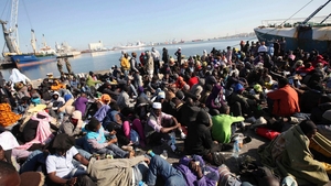 Câţi migranţi blocaţi pe Marea Mediterană s-a oferit România să primească. Anunțul MAE