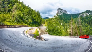 Cea mai spectaculoasă șosea din România, pe care puțini turiști o cunosc. Mulți zic că e peste Transalpina și Transfăgărășan