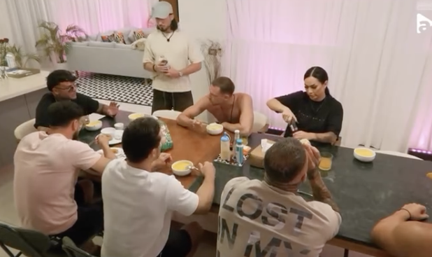 Singura concurentă de la Insula Iubirii care a gătit ciorbă și șnițele: ”Asta spune multe despre ea”