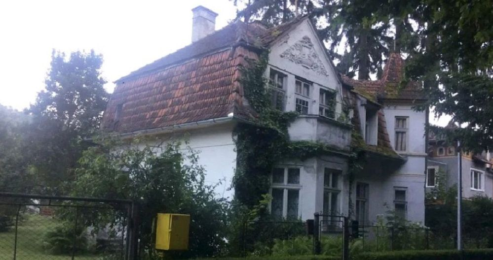 Descoperirea bizară făcută de doi tineri din Bistrița a ajuns în presa internațională. Ce au găsit în casa bunicilor