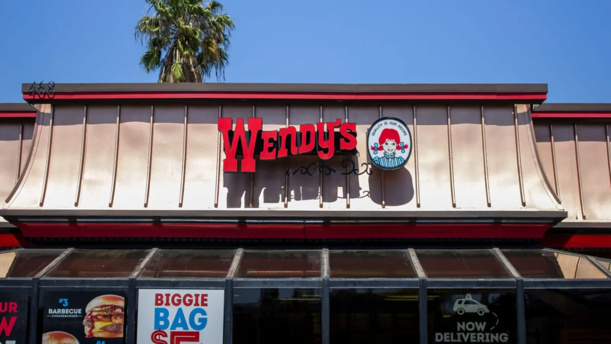 Ce salariu are un angajat Wendy's din România? A început recrutarea pentru primele locații din țară