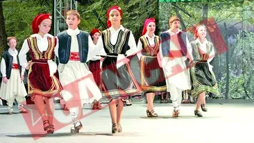 Edilii Capitalei au facut cinste cu focuri de artificii si spectacole in aer liber