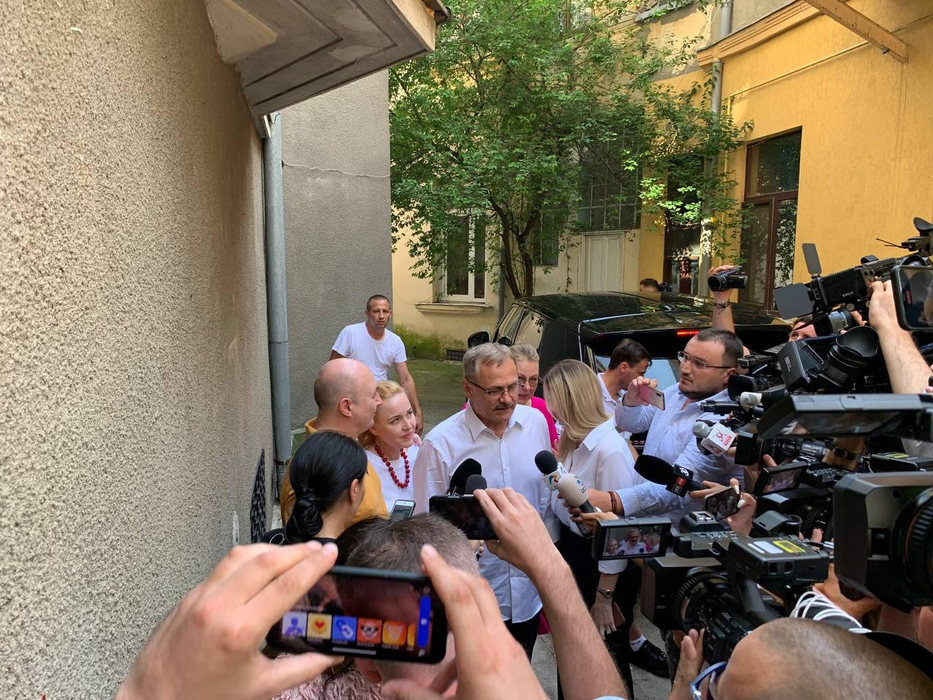 Irina Tănase, primele declarații după ce Liviu Dragnea a fost eliberat! S-au sărutat în fața Penitenciarului Rahova: “Am plâns. A fost greu, nu știam dacă el o să mai iasă în viaţă de acolo” | VIDEO