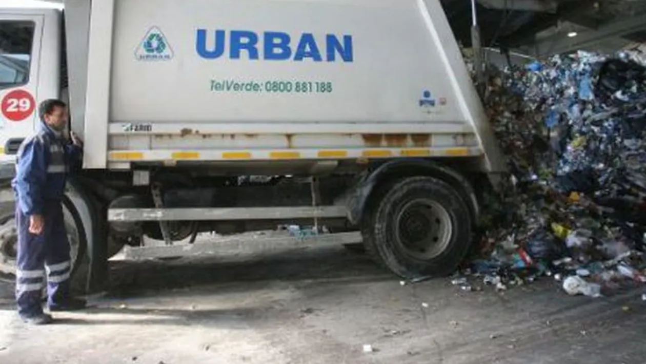 Ce salariu are, de fapt, un gunoier în București, cu tot cu sporul de rușine, în valoare de 15%