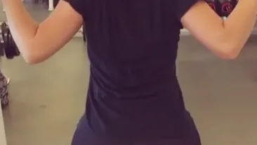 Mamă, mamă, ce bombeu! O artistă celebră a arătat tot la sală prin colanţii mulaţi şi transparenţi