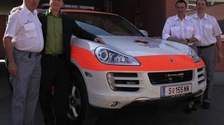Merg cu ambulanta Porsche la spital