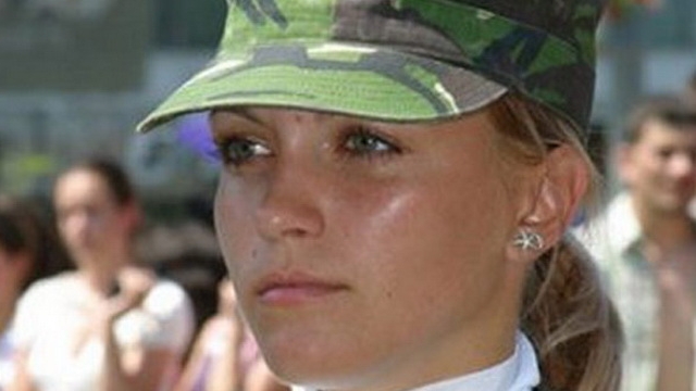 Tabloidul britanic The Sun: In Romania sunt cele mai sexy femei militar