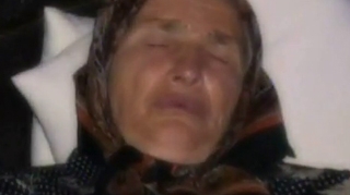 Uite cum doarme bunica Oanei Lis la nunta nepoatei ei!
