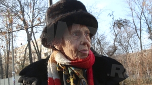 N-o s-o recunosti nici in 2000 de ani! Cea mai batrana mama din Romania a ajuns piele si os dupa ce a ramas fara serviciu!