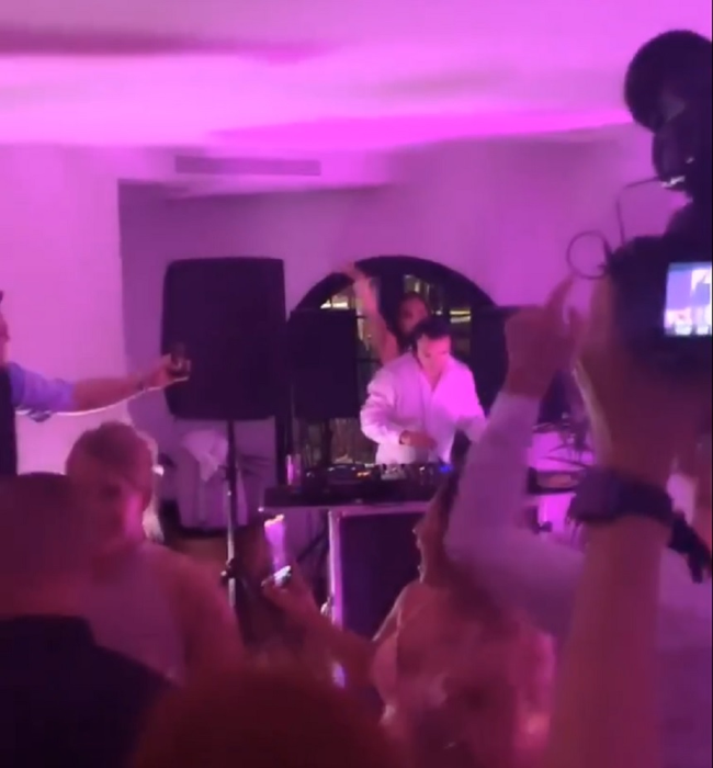 Markus a mixat la propria nuntă