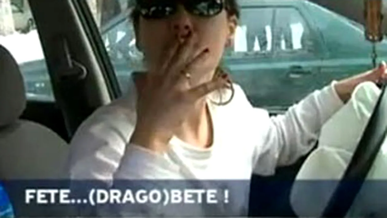 VIDEO  Cea mai nenorocita moldoveanca! E beata moarta, a facut praf o masina de politie dar musca airbag-ul si danseaza!