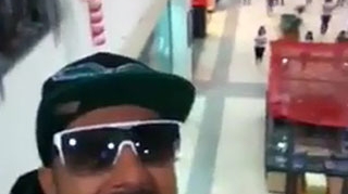 VIDEO Alex Velea s-a rupt in figuri la mall in timp ce fanii il asteptau!