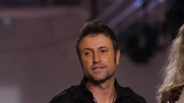 Cel mai excentric cadou pentru Botezatu: Un tablou cu mesajul: EU AM C....! Vezi cine e bărbatul care i l-a dat!