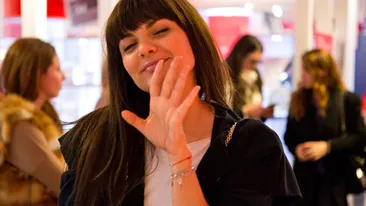 Nu mai e fata cuminte pe care o stiam! Malvina Cservenschi, super-sexy in costum de baie la 34 de ani