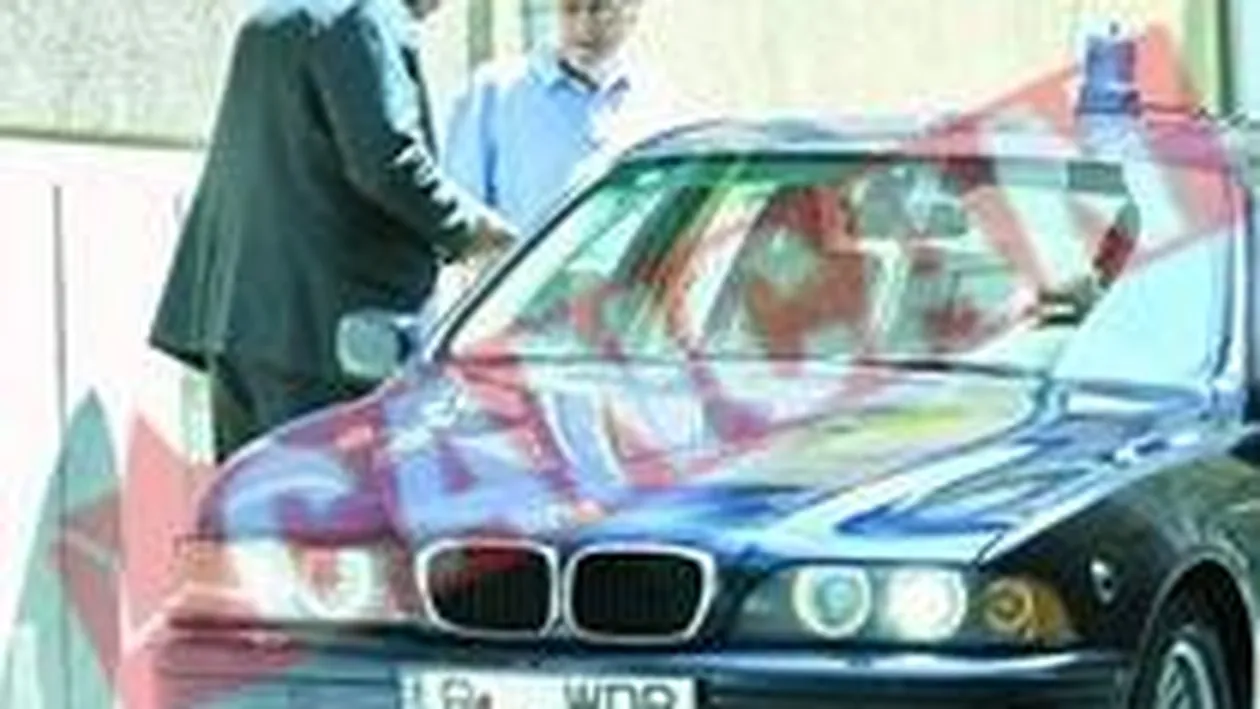 Emil se imprumuta de bani la SPP-isti