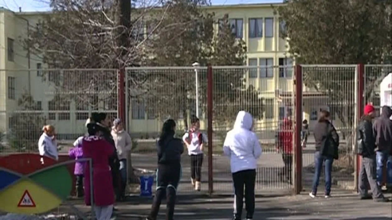 O elevă a fost bătută crunt la şcoală, de către o colegă, în prezenţa profesoarei de franceză!