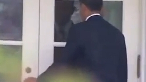 VIDEO INCREDIBIL! Se intampla si la Casa Alba! Barack Obama, inchis pe terasa Biroului Oval!