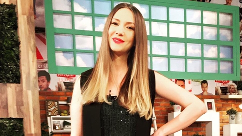 Adela Popescu, aşa cum nu ai mai vazut-o până acum! A devenit nostalgică si şi-a dezvelit...posteriorul!