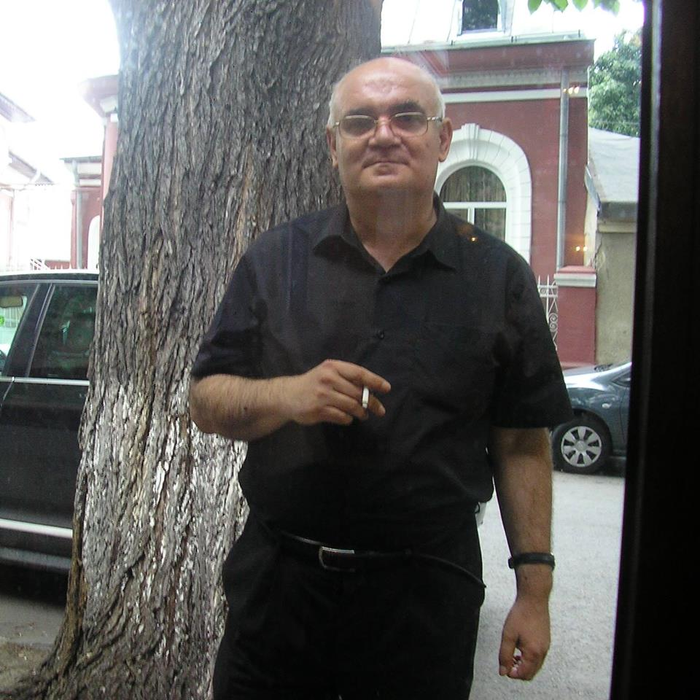 Profesorul Dan Păcurariu susține că este homosexual