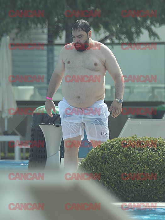 Florin Salam nu și-a dat ceasul jos de la mână nici măcar în piscină Foto CANCAN.RO