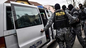 Șapte persoane au fost reținute de polițiștii și procurorii DIICOT Călărași într-un dosar de trafic de droguri