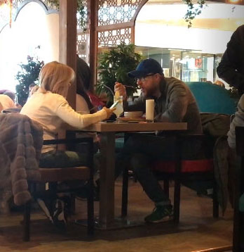 Simona Gherghe, în mall, alături de soțul ei, Răzvan Săndulescu