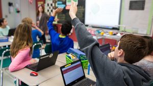 Râzi cu lacrimi! Ce răspuns a primit o profesoară din partea unui elev, atunci când a spus că acesta nu a trimis proiectul la timp