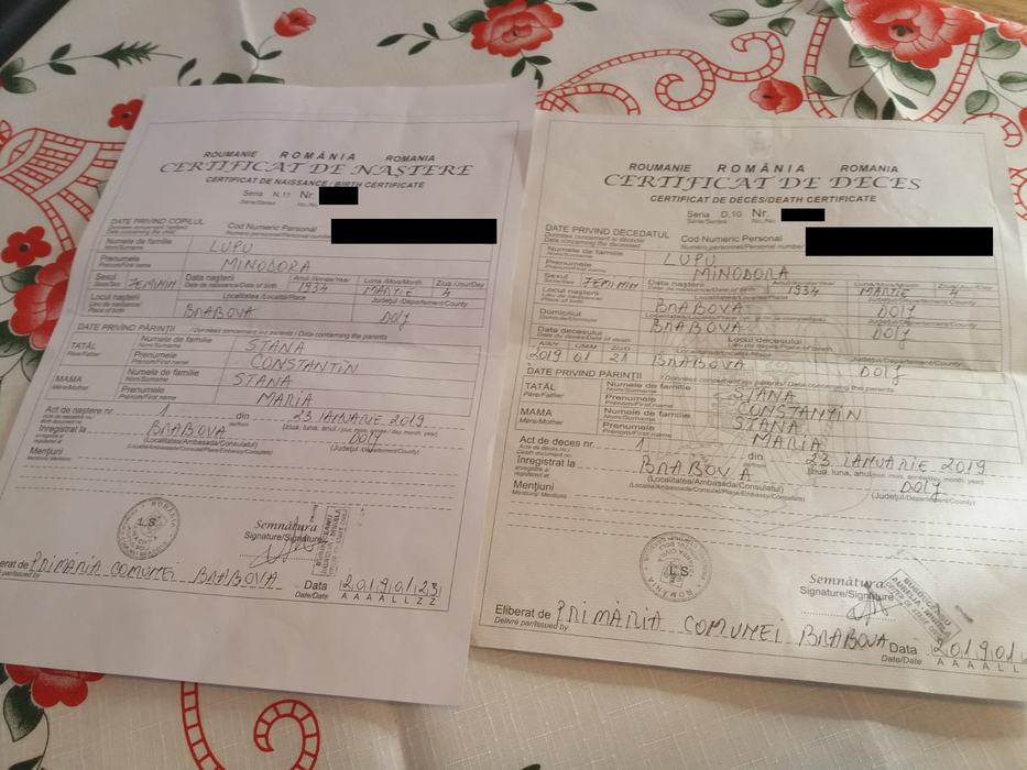 Rudele bătrânei s-au ales cu două certificate: primul de naștere, al doilea de deces