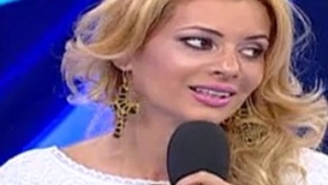 Rochia cu icoane a Mariei Simion, subiect de discutie pentru creatorii de moda de peste hotare!