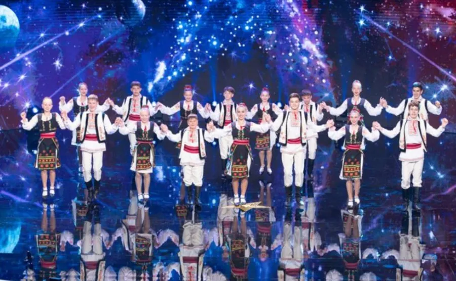 Ansamblul Voiniceasca a castigat prima editie a showului si a primit biletul către celebritate