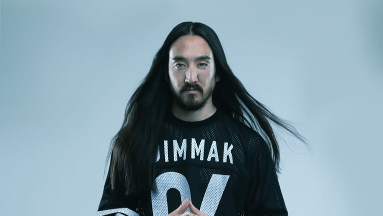 Dj-ul care aruncă cu torturi, Steve Aoki,  își publică memoriile!