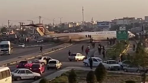 Un avion cu peste 100 de pasageri a aterizat forțat în mijlocul unei străzi din Iran