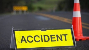 Grav accident în Argeș. Un bărbat a murit după ce mașina în care se afla s-a izbit de un TIR