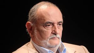 Dinu Patriciu s-a întors în ţară: "Am trecut printr-o încercare dificilă, dar acum mă simt mult mai bine"