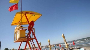 Tragedie la Mangalia. Un tânăr a murit încercând să le salveze pe o mamă şi fetiţa ei. Mama ignorase steagul roşu al salvamarilor!