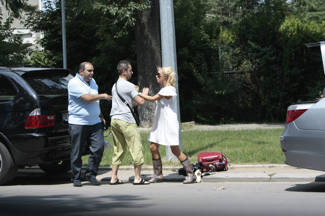 Daniela Crudu nu e singura! Încă o vedetă de la noi, ruptă cu bătaia de iubit