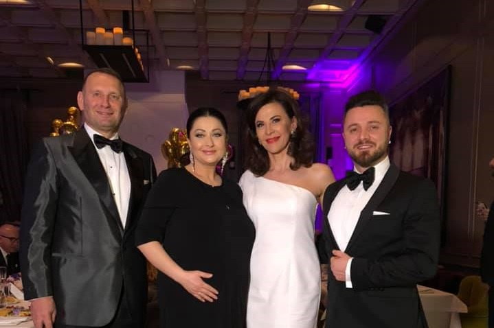 Adina Alberts, rasfățată cu cadouri de lux de ziua ei. Ce pantofi și-a luat Gabriela Cristea la little black dress, care i-a ascuns burtica de gravidă