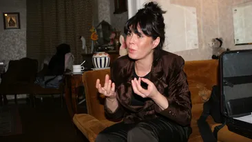 Moculeasca, ingrozita! A gasit lumanari arse, tamaie si obiecte ce amintesc de morti, la usa: Cristi Marin vrea sa ma omoare