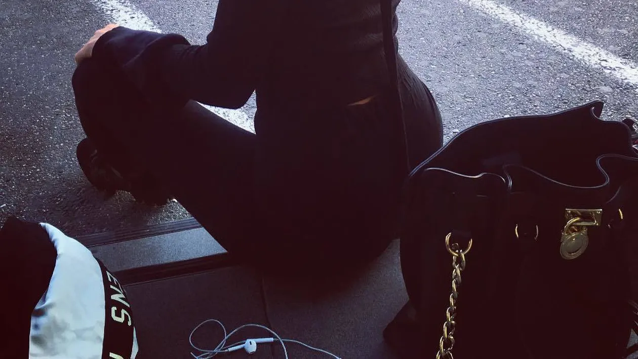 Margherita de la Clejani, extrem de sexy şi... la rece! Şi-a pus un top mulat şi a atras atenţia tuturor