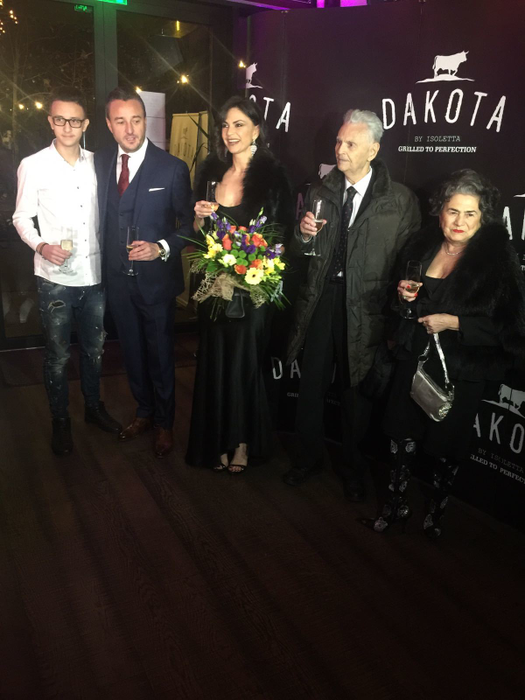 Cât de sexy a fost Ramona Badescu, la braţul iubitului român, de ziua ei!
