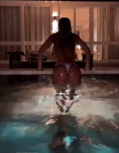 Bianca Drăgușanu, filmată topless într-o piscină din Maldive. Scenele HOT ar fi fost imortalizate chiar de Gabi Bădălău: “Dragostea mea” | VIDEO