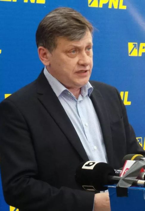 Ea este Adina, soția lui Crin Antonescu. Au făcut nuntă mare la Bruxelles