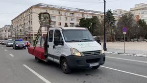 Icoană făcătoare de minuni, plimbată pe străzi și prin spitalele din Craiova, pentru a alunga epidemia de coronavirus