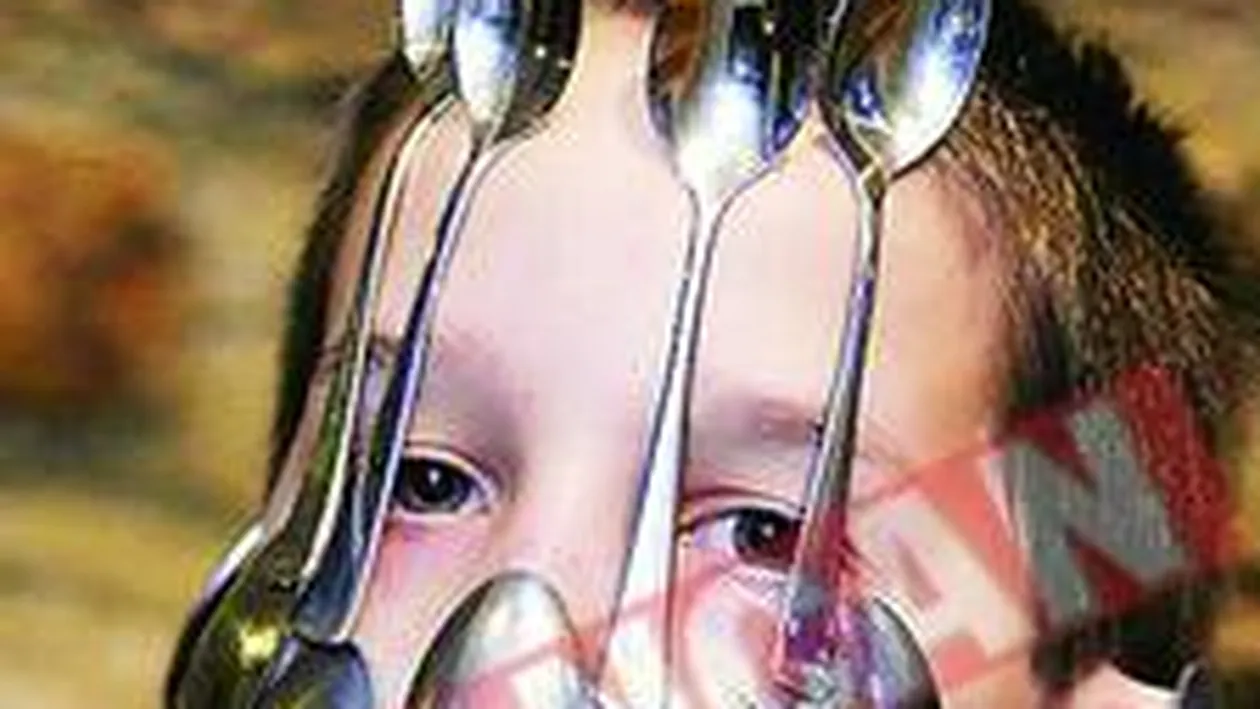 Fata, lipici pentru linguri